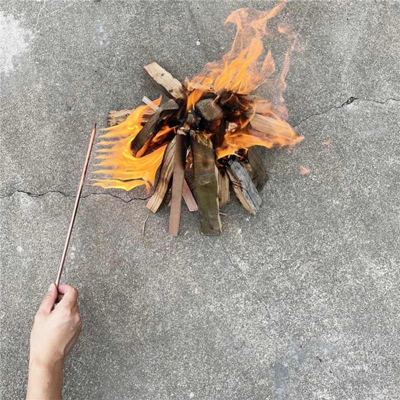 Tenuto in mano Barbecue all'ap - Campfire Cooking recensione e prezzo