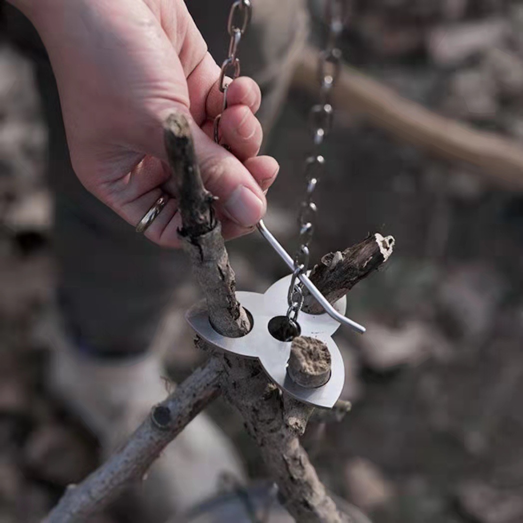 Treppiede da Campeggio in Acci - Camping Cooking Hanger recensione e prezzo